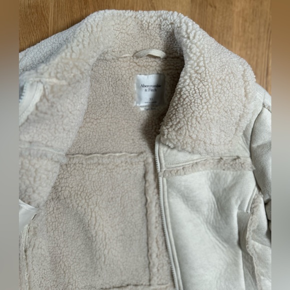 Abercrombie Cropped Suede Jacket – White, Size XS - Picture 5 of 6